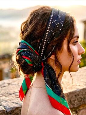 Elegant Twilly Scarf – Black Geometric Stripe Hair/Neck/Bag Accessory